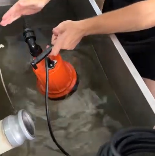 Khách hàng nước ngoài đến thăm Nhà máy Ninh Ba TRUPOW để thử nghiệm máy bơm hút thấp mới
